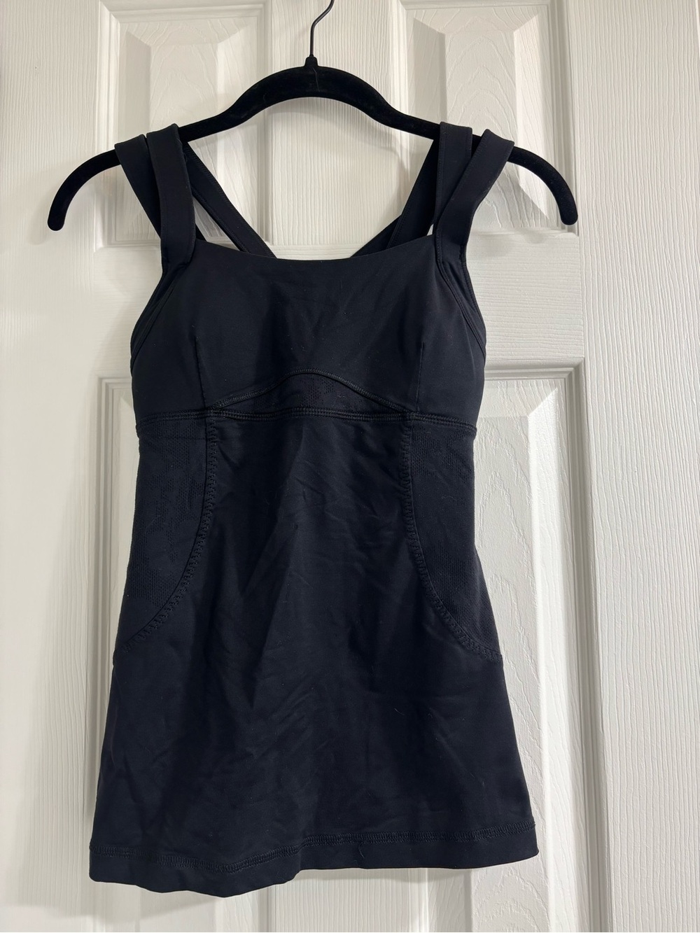Lululemon Black Strappy Tank with Built-in Bra and Rear Pocket Size 4